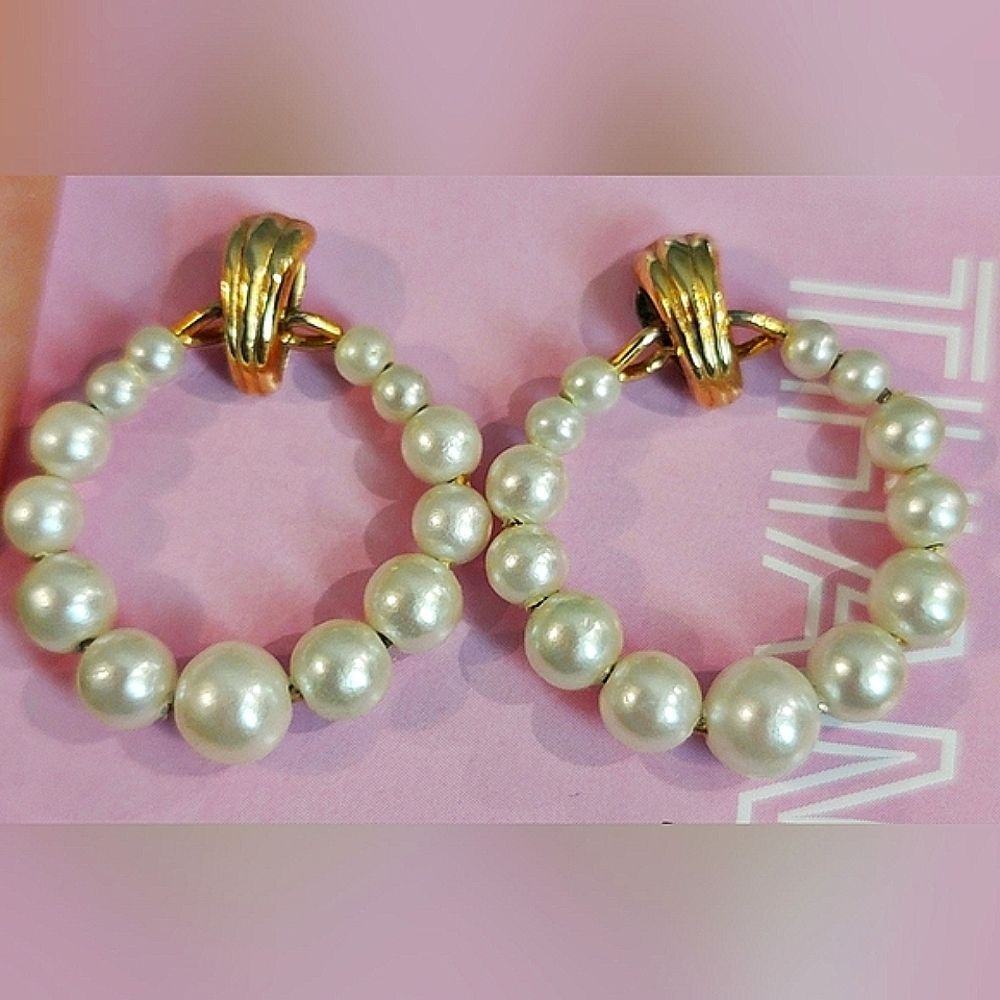 #Vintage Faux Pearl & Gold Tone Circle Pierced Earrings 1"